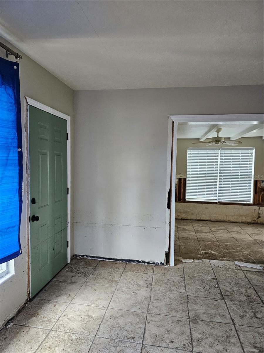 105 W COLONIA LN W