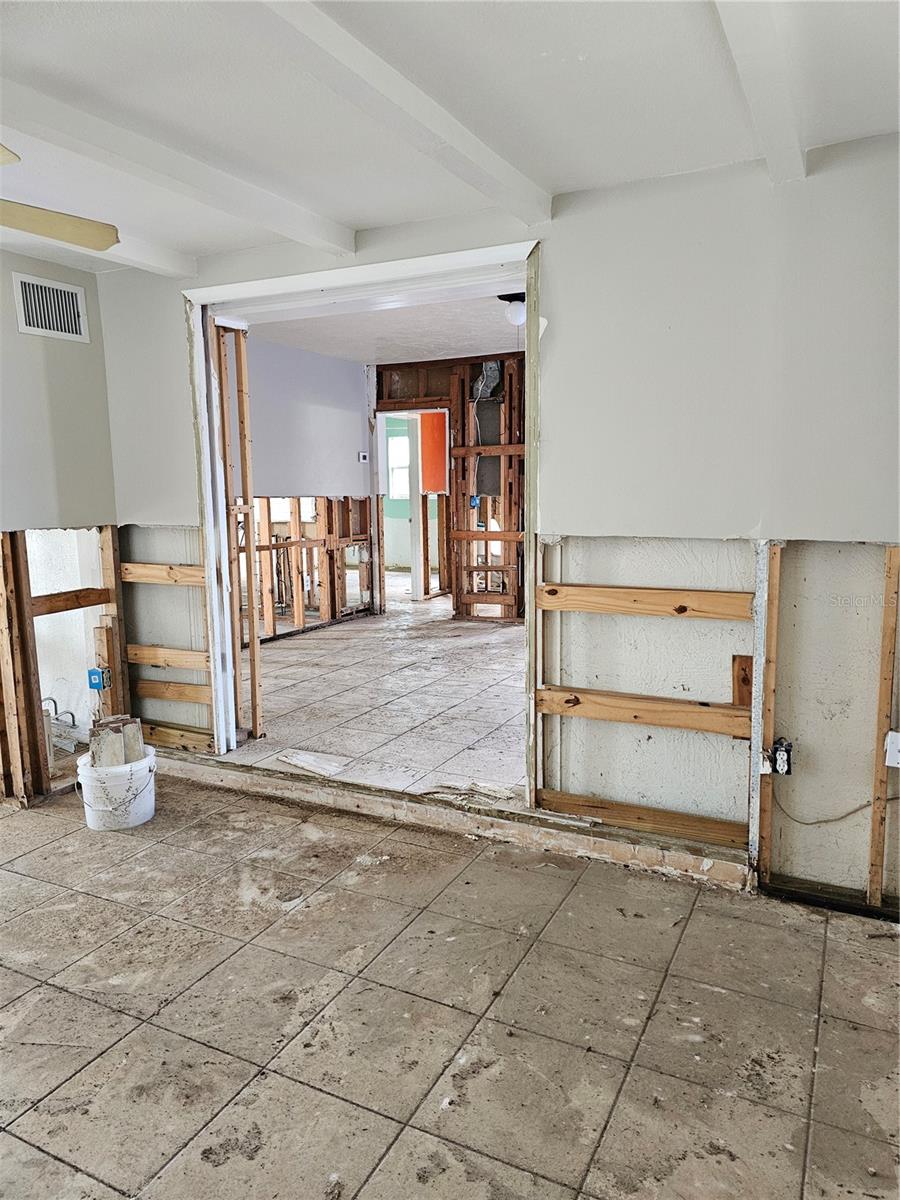 105 W COLONIA LN W