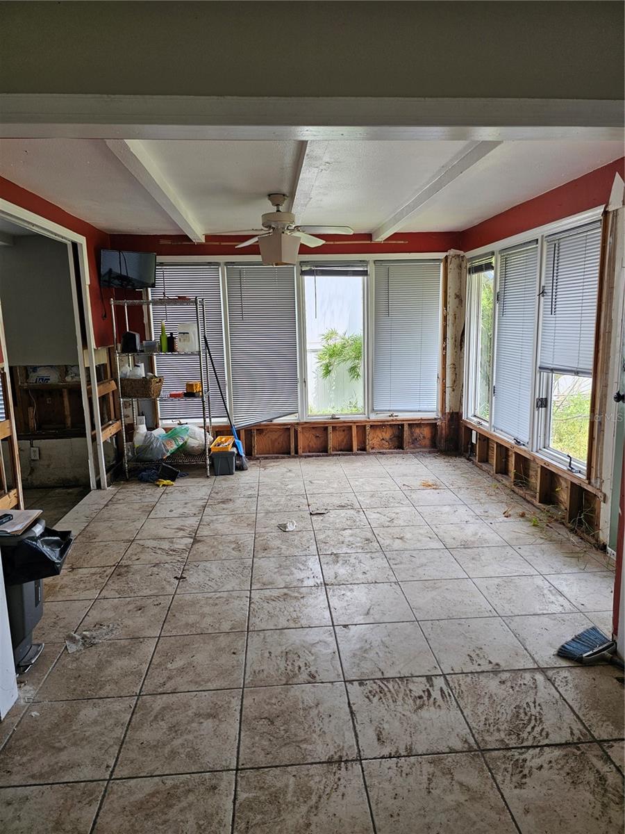 105 W COLONIA LN W