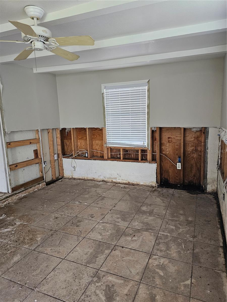 105 W COLONIA LN W