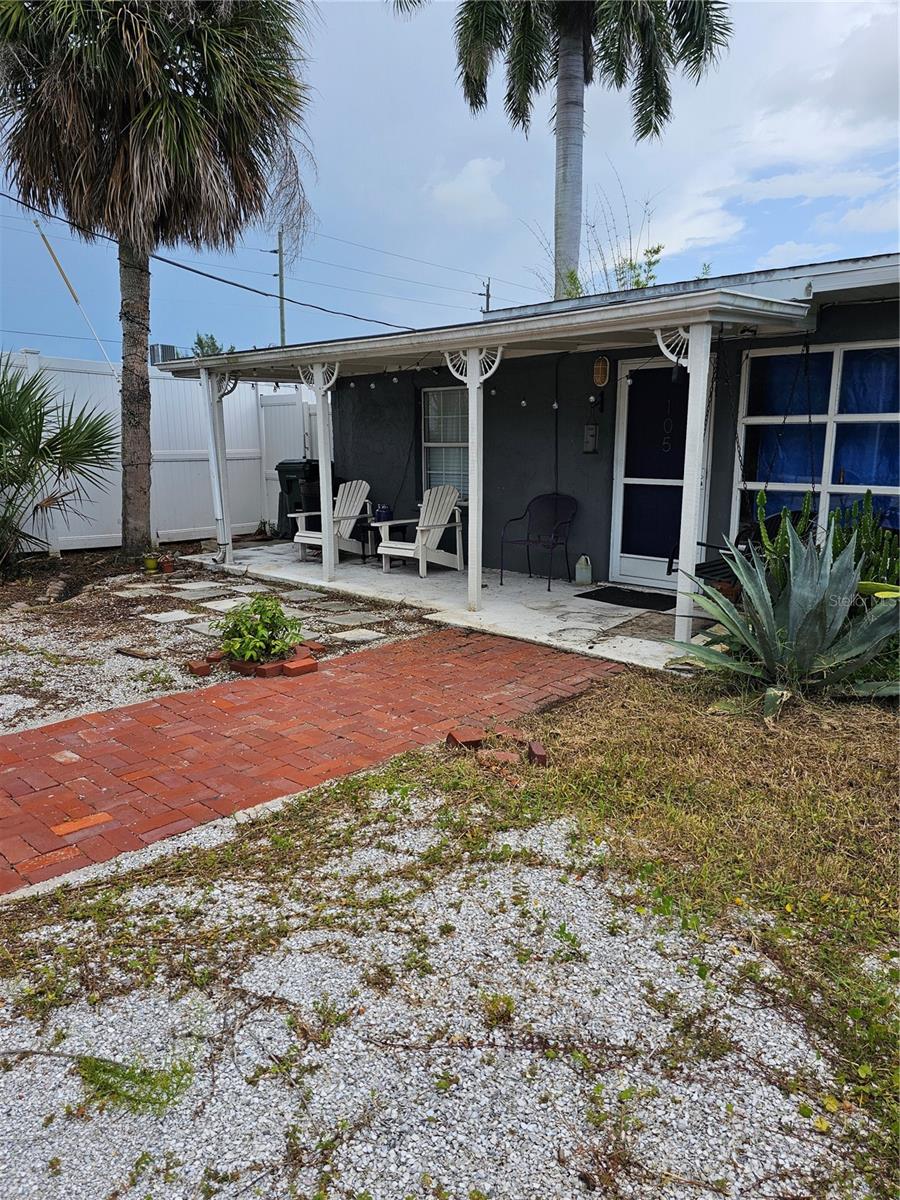 105 W COLONIA LN W