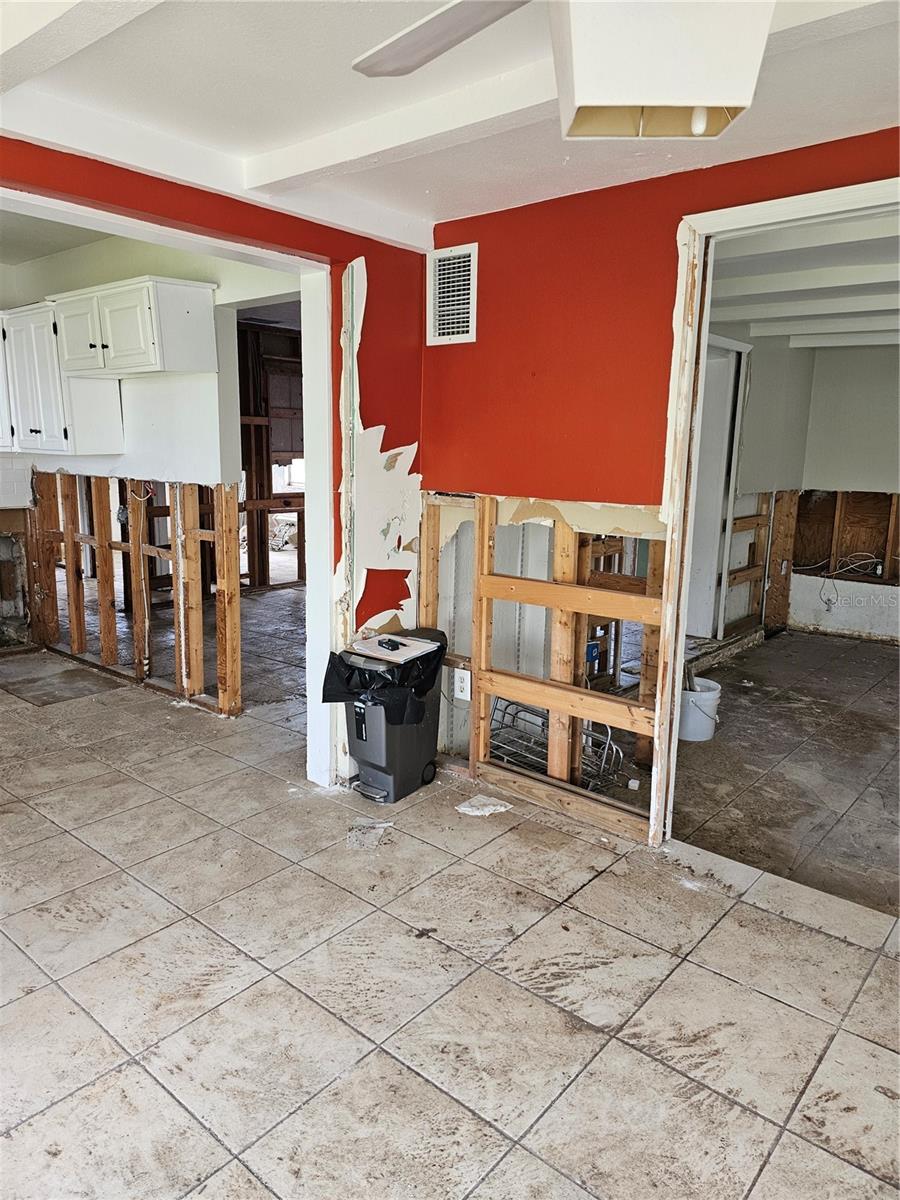 105 W COLONIA LN W