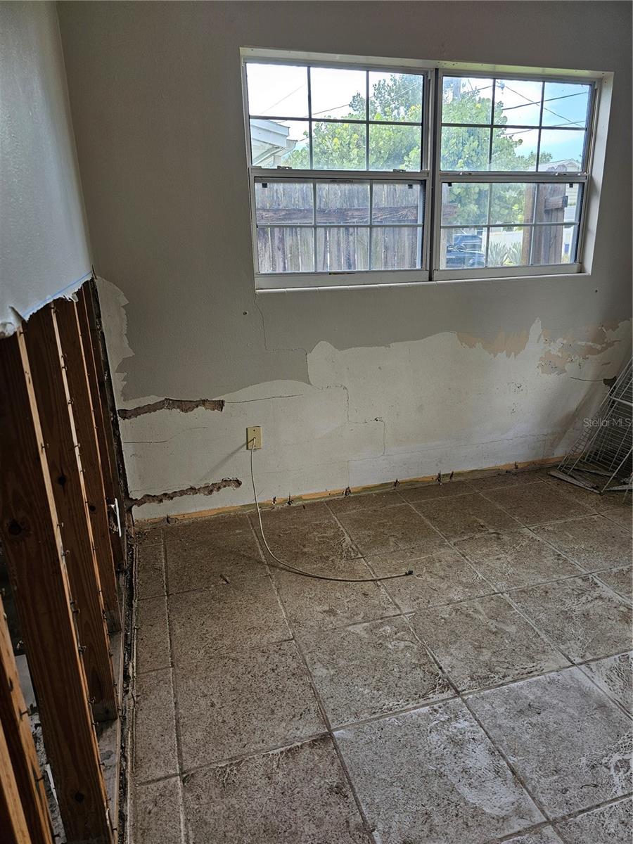 105 W COLONIA LN W