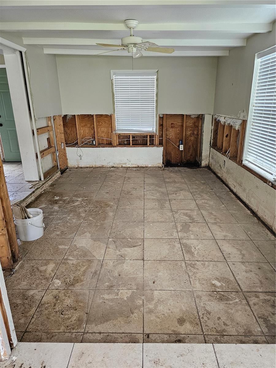 105 W COLONIA LN W
