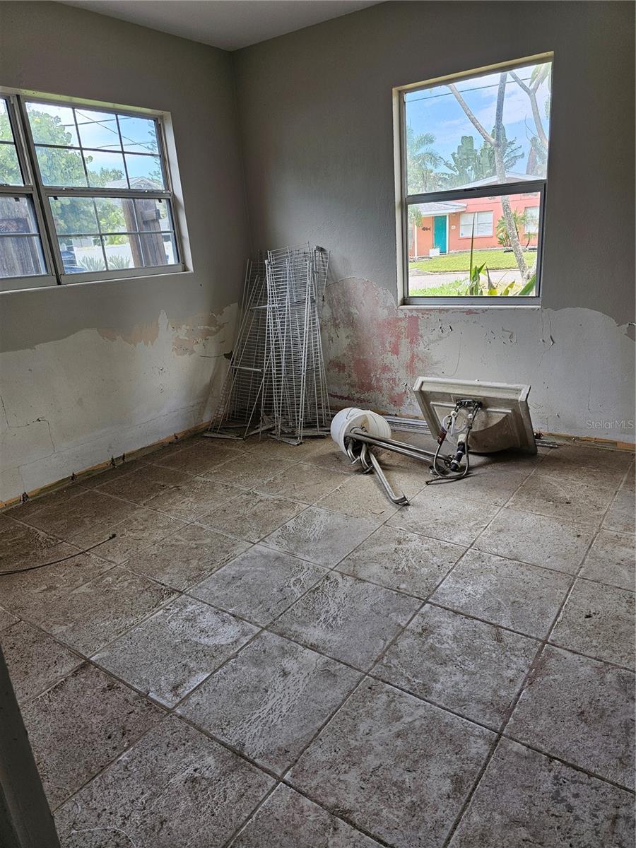 105 W COLONIA LN W