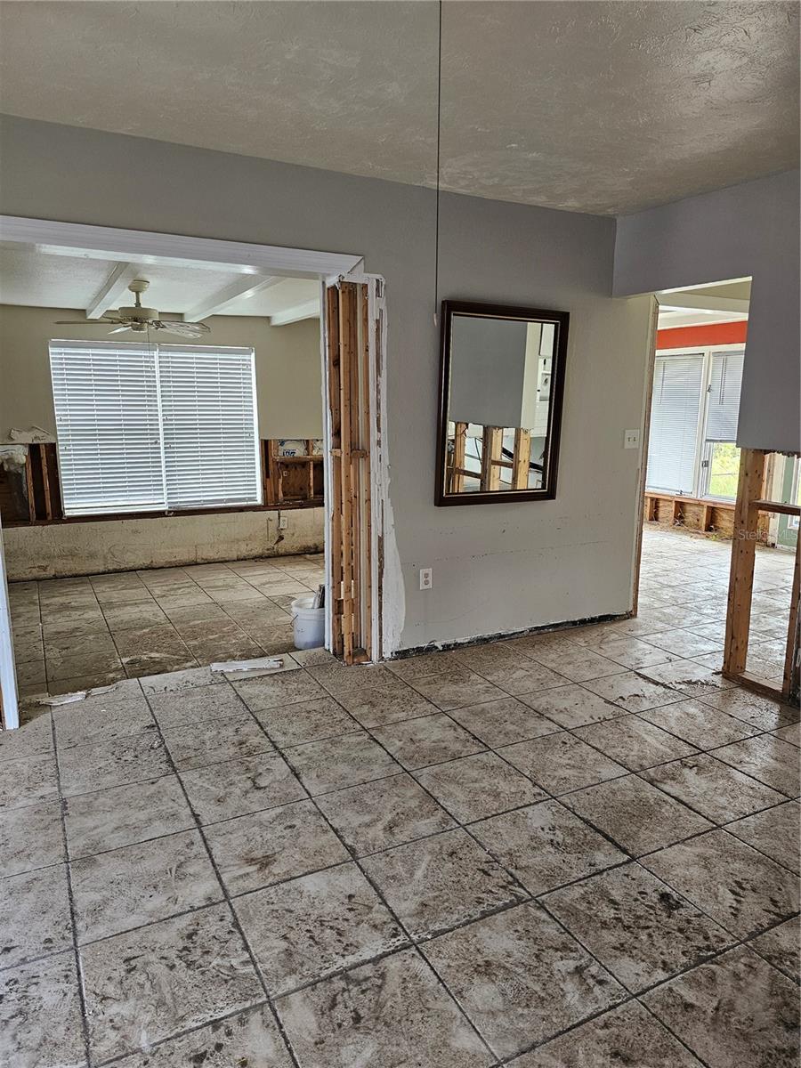 105 W COLONIA LN W