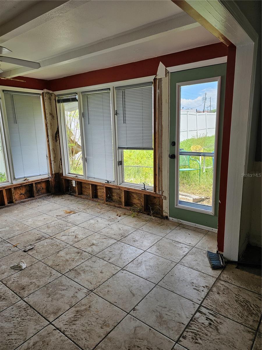 105 W COLONIA LN W