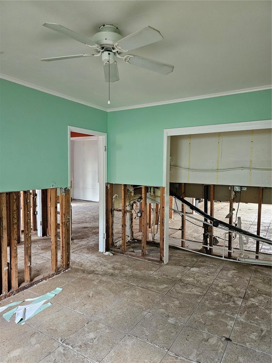 105 W COLONIA LN W