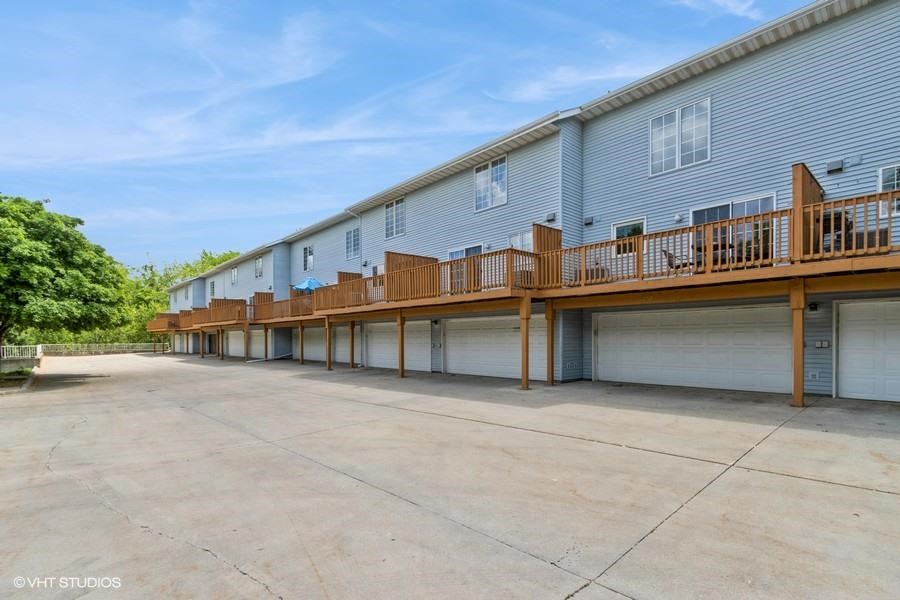 252 West Side Drive