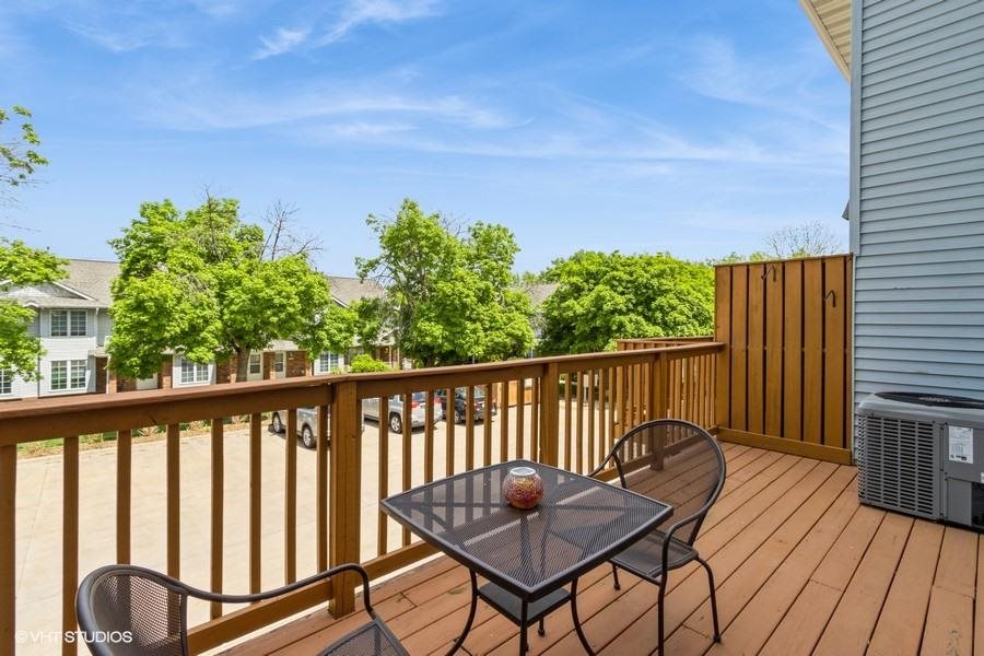 252 West Side Drive