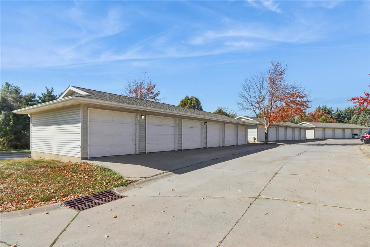 2542 Rushmore Dr