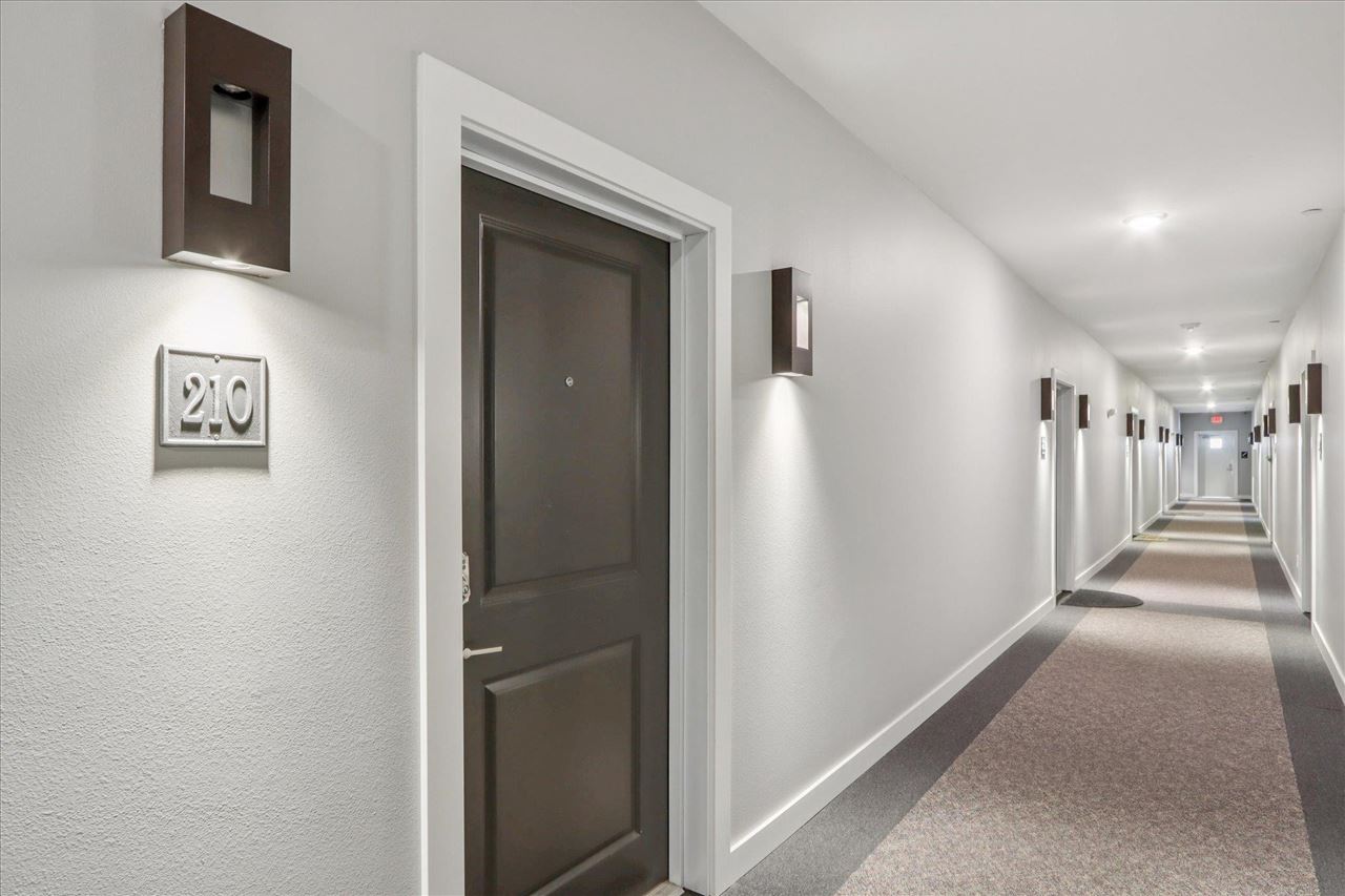 901 E 2nd Ave Unit: 210