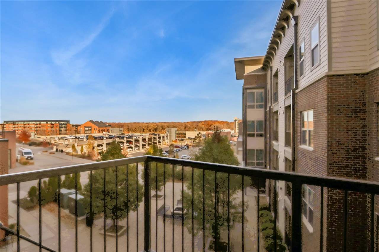 901 E 2nd Ave Unit: 210