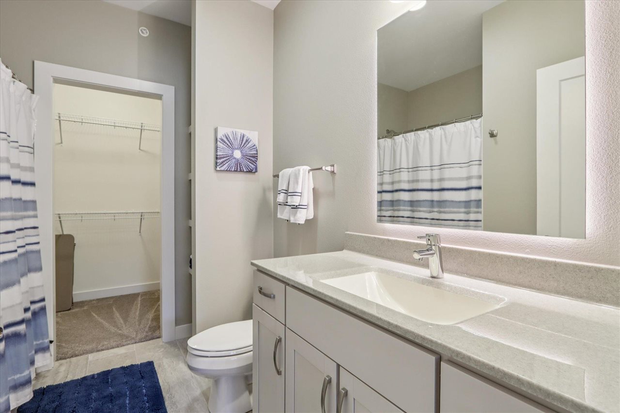 901 E 2nd Ave Unit: 210