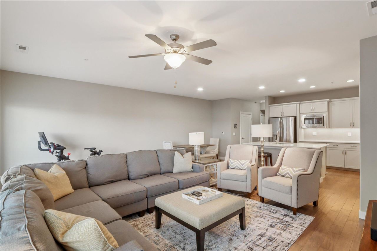 901 E 2nd Ave Unit: 210