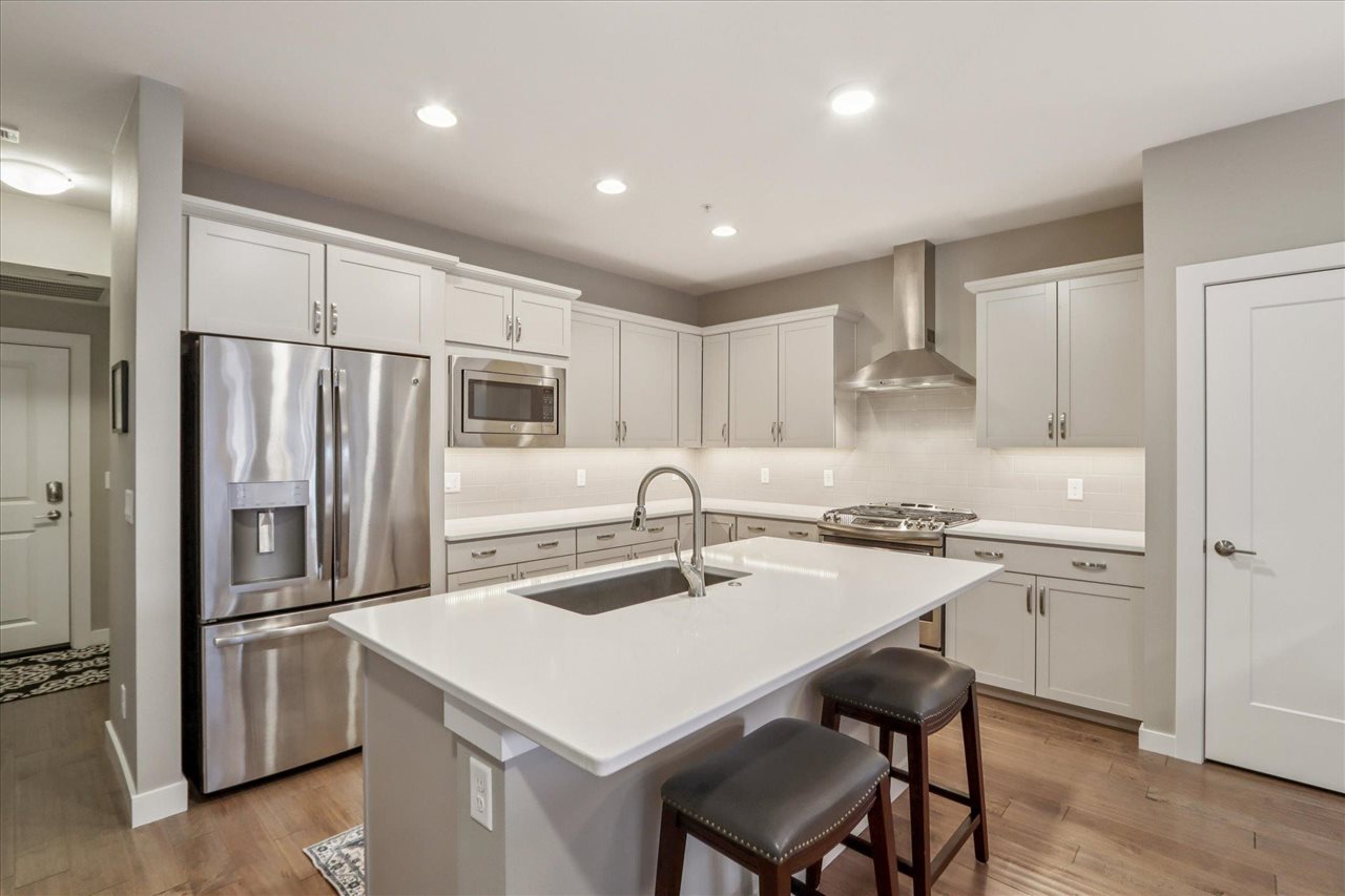 901 E 2nd Ave Unit: 210