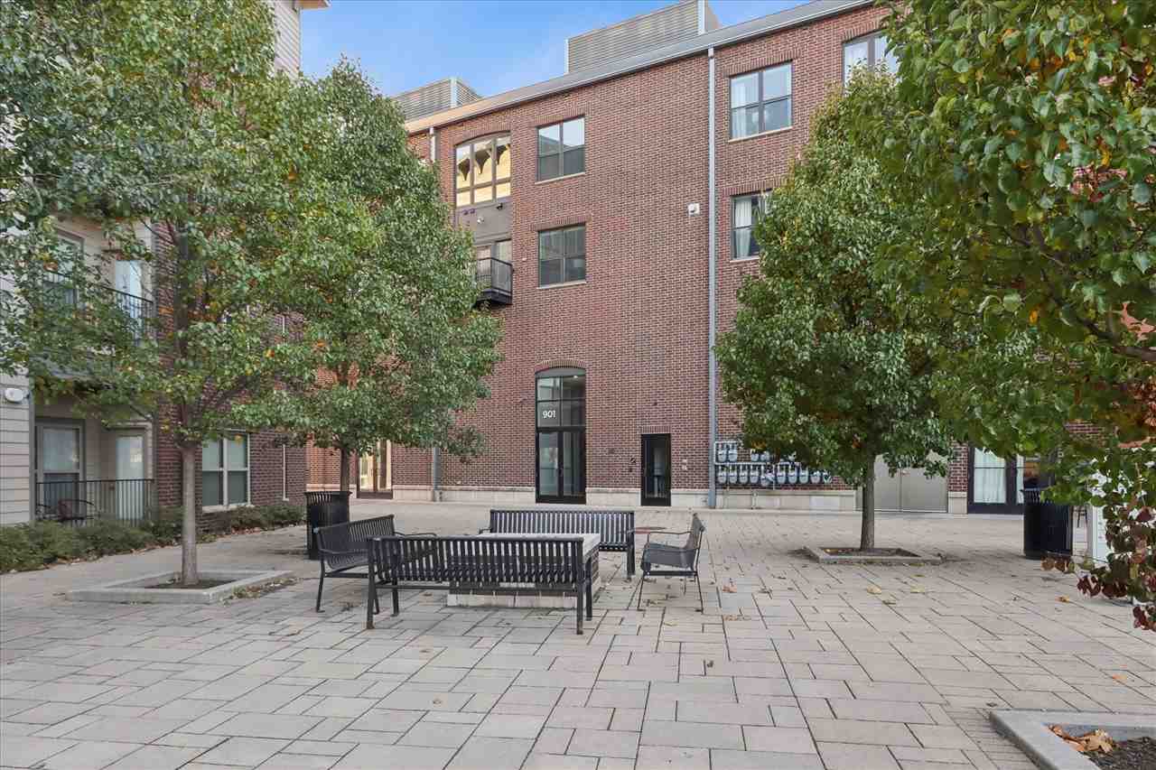 901 E 2nd Ave Unit: 210