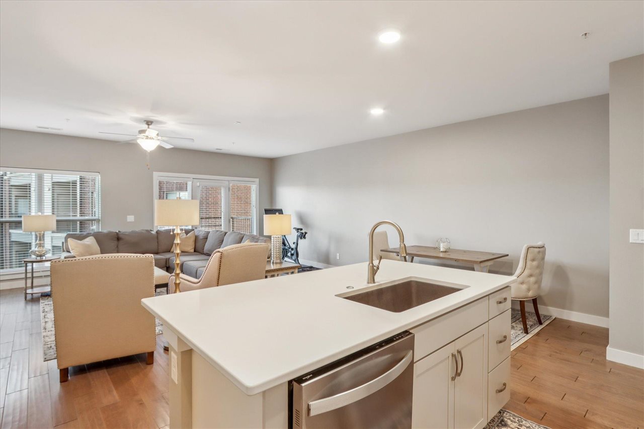 901 E 2nd Ave Unit: 210