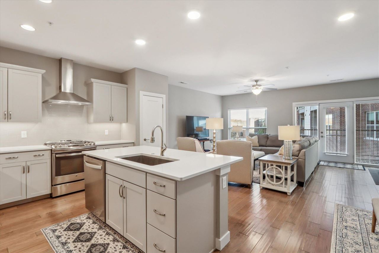 901 E 2nd Ave Unit: 210