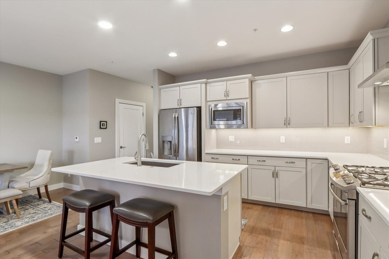 901 E 2nd Ave Unit: 210