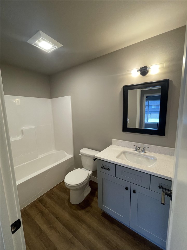 3332 Loethen Ln