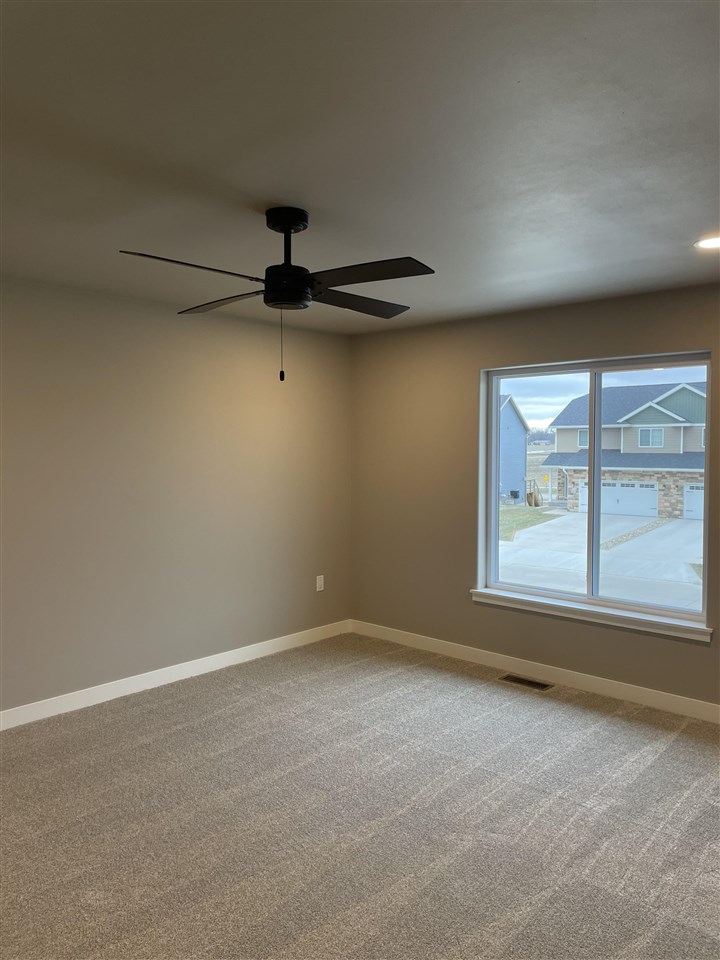 3332 Loethen Ln