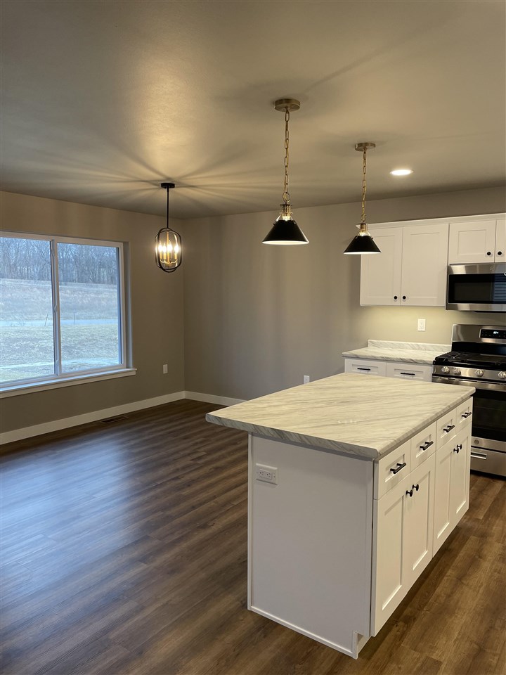 3332 Loethen Ln