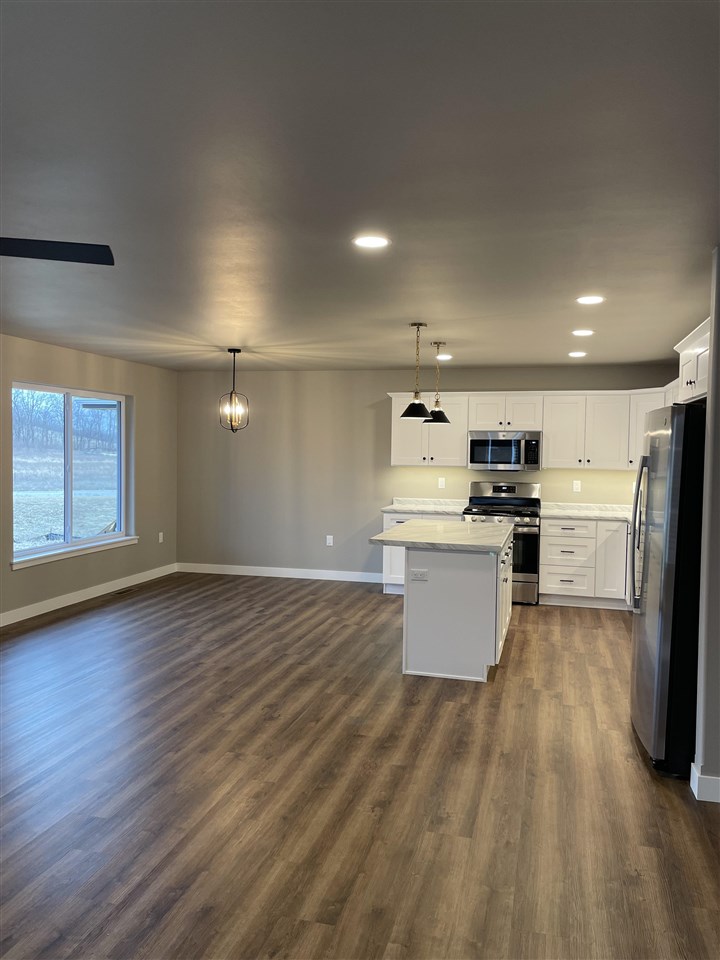 3332 Loethen Ln