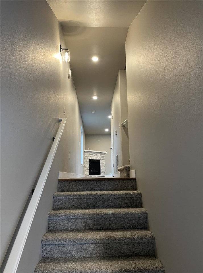 3332 Loethen Ln