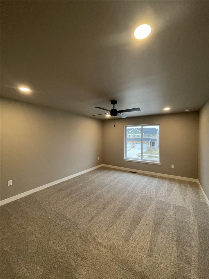 3332 Loethen Ln