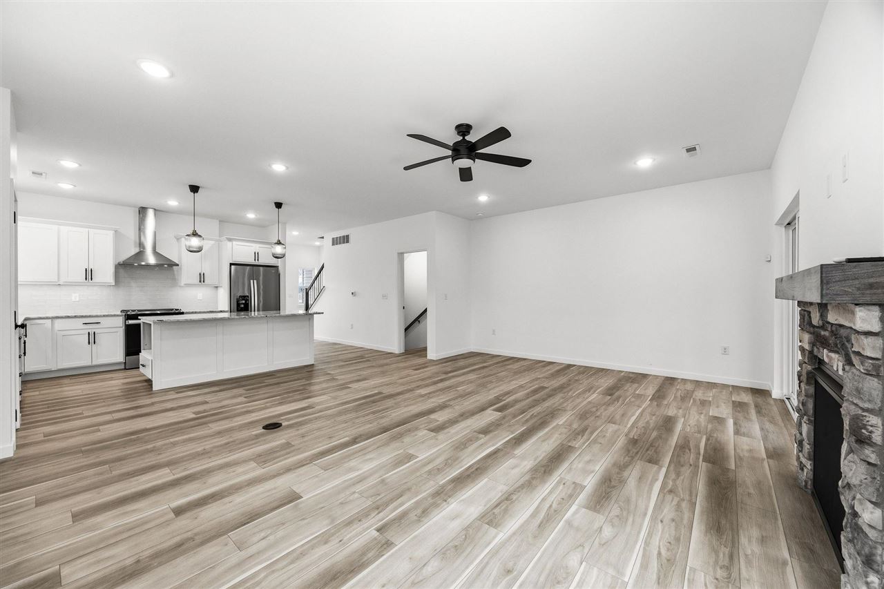 458 Cherry Ave