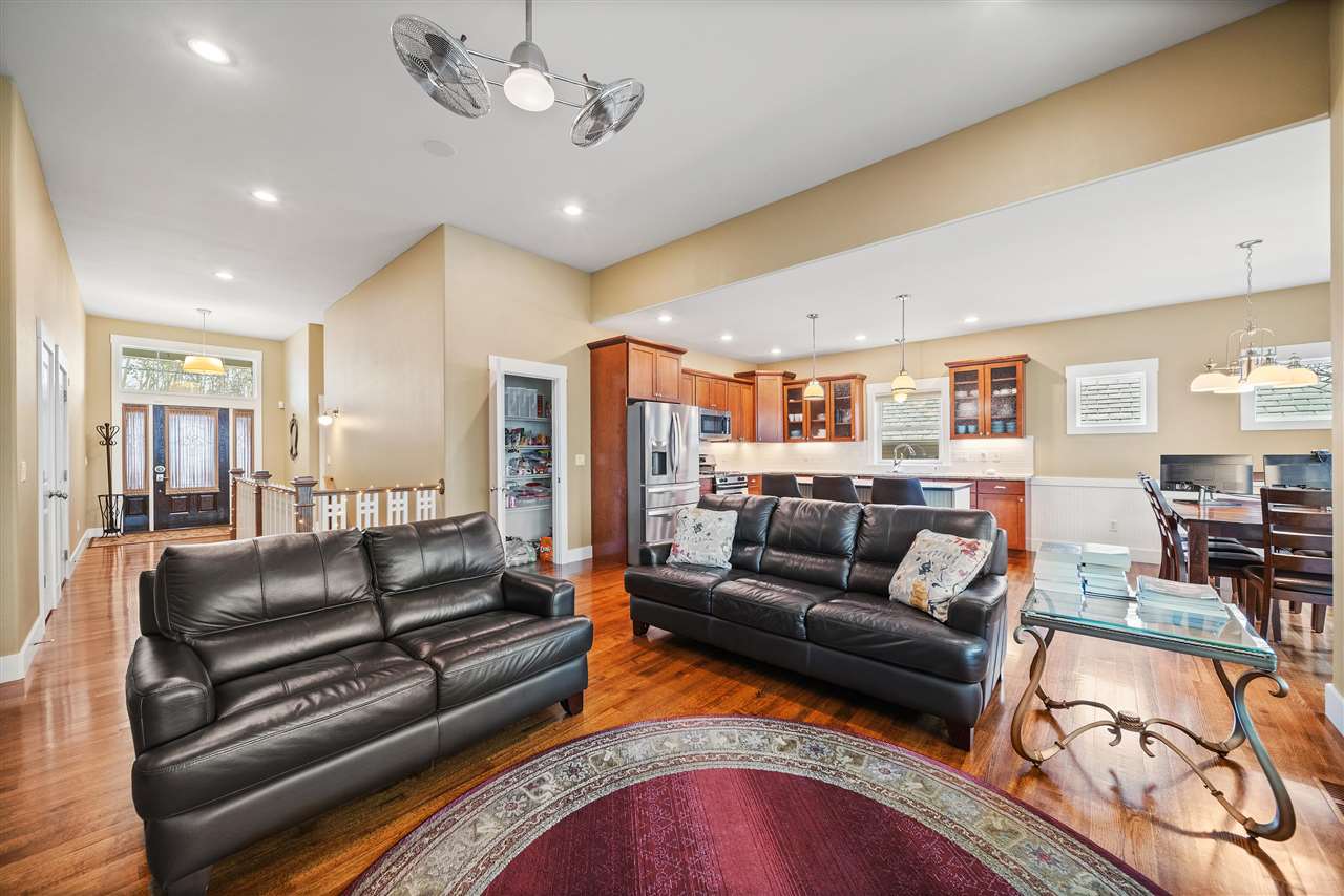 2238 Dempster Dr