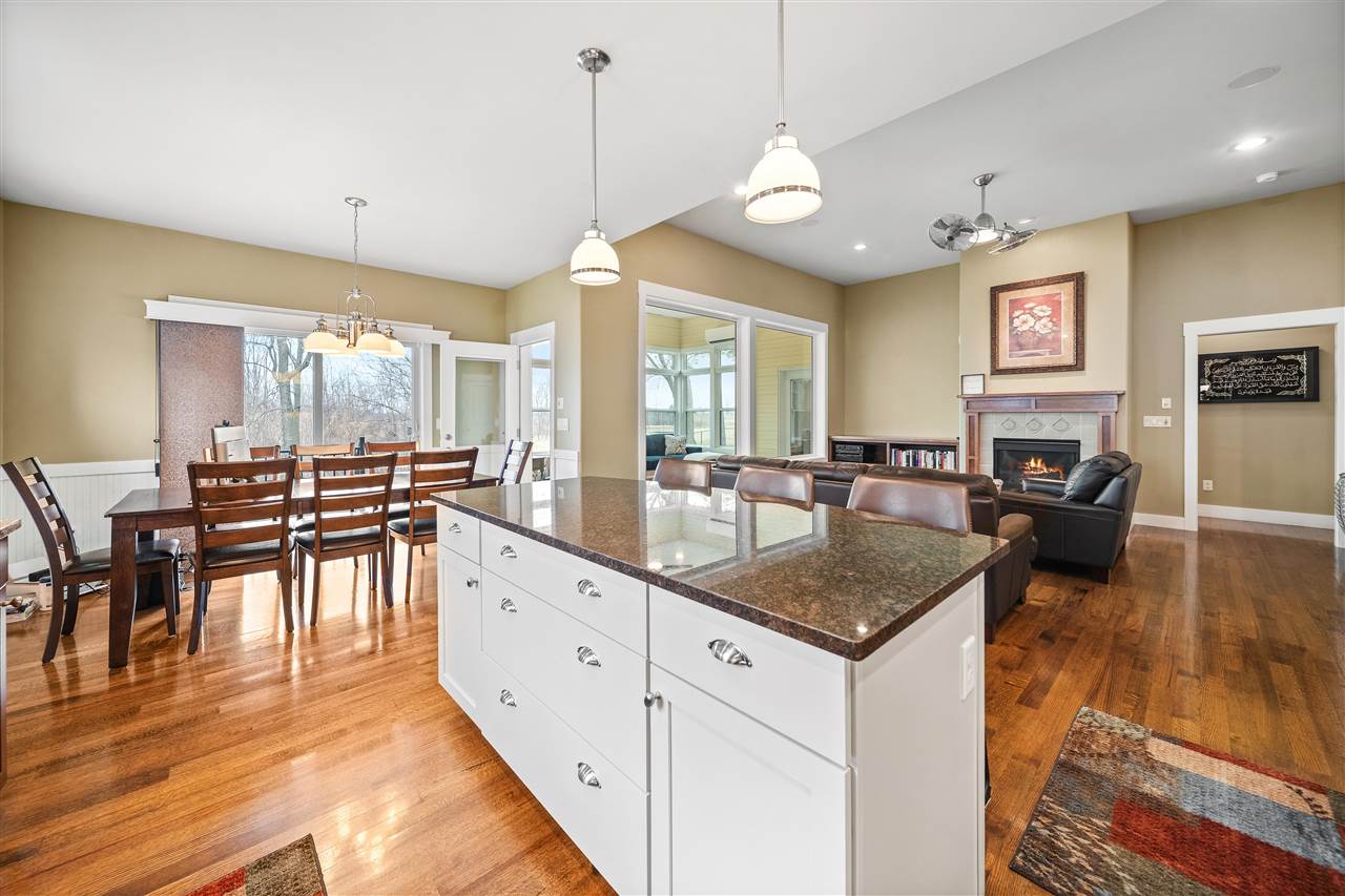 2238 Dempster Dr
