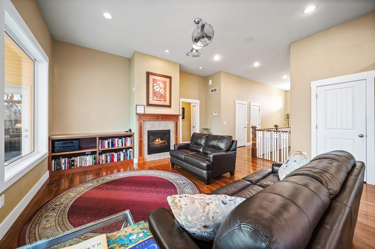 2238 Dempster Dr