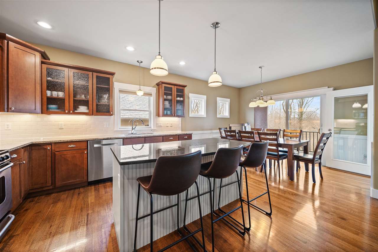 2238 Dempster Dr