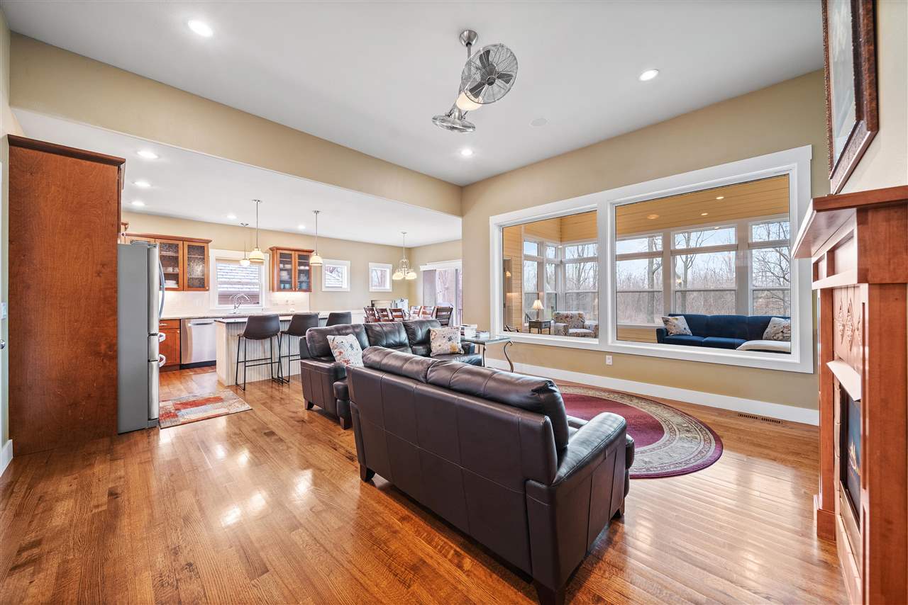 2238 Dempster Dr