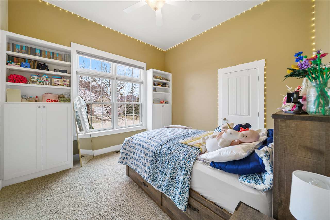 2238 Dempster Dr