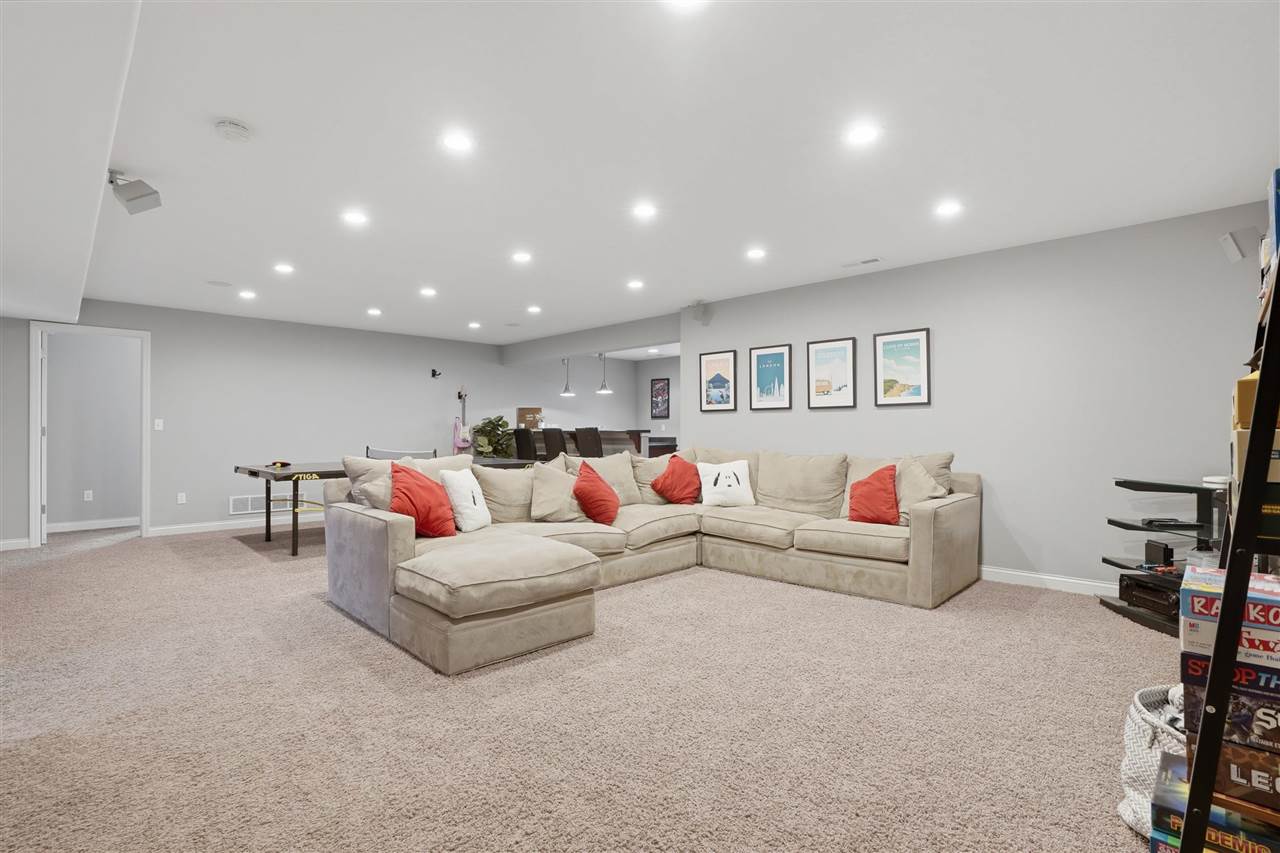 360 Lockmoor Ave