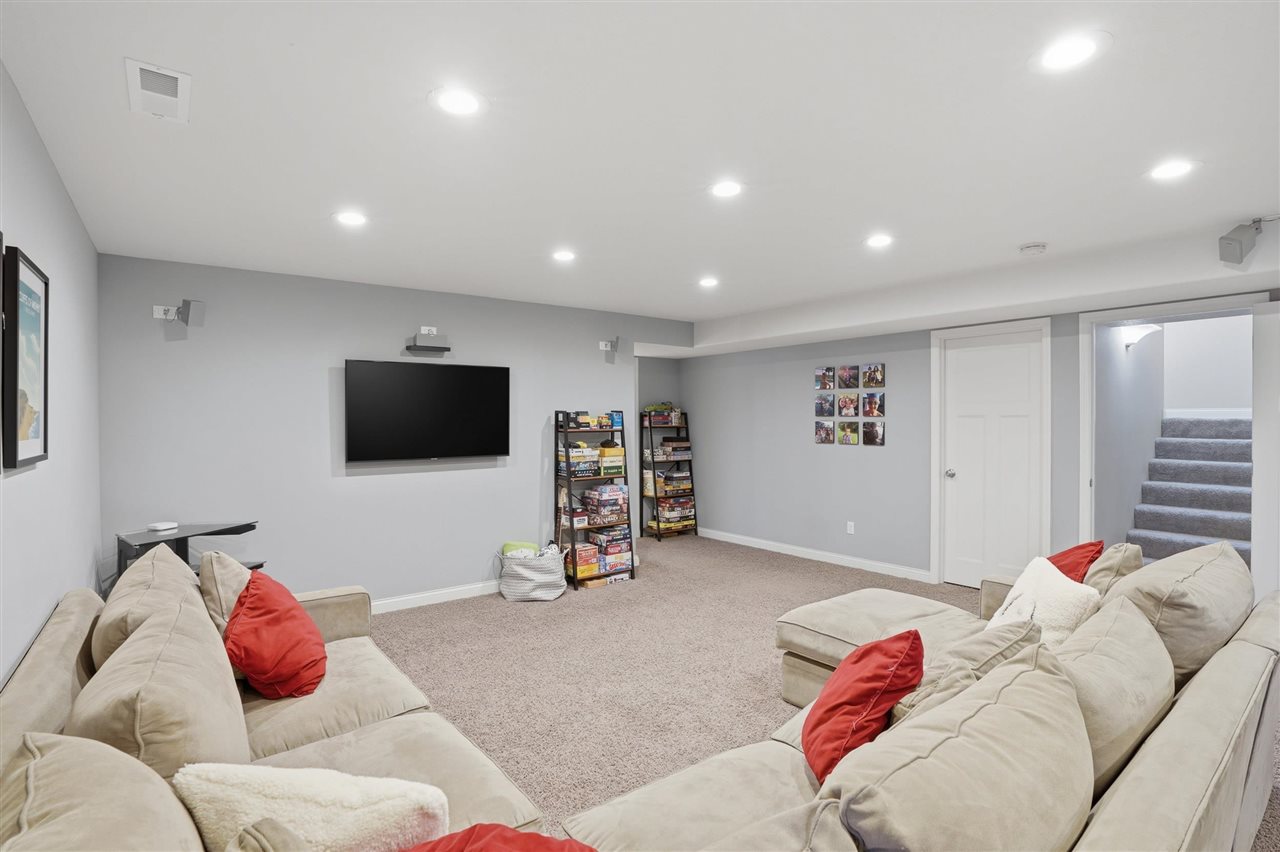 360 Lockmoor Ave