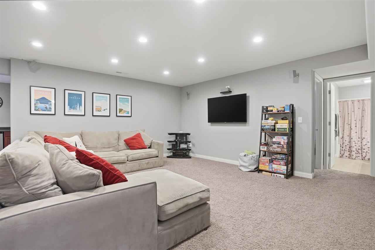 360 Lockmoor Ave