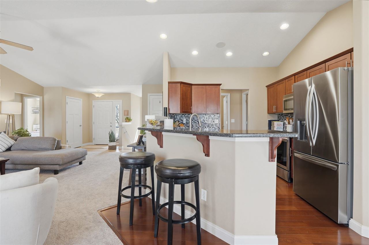360 Lockmoor Ave