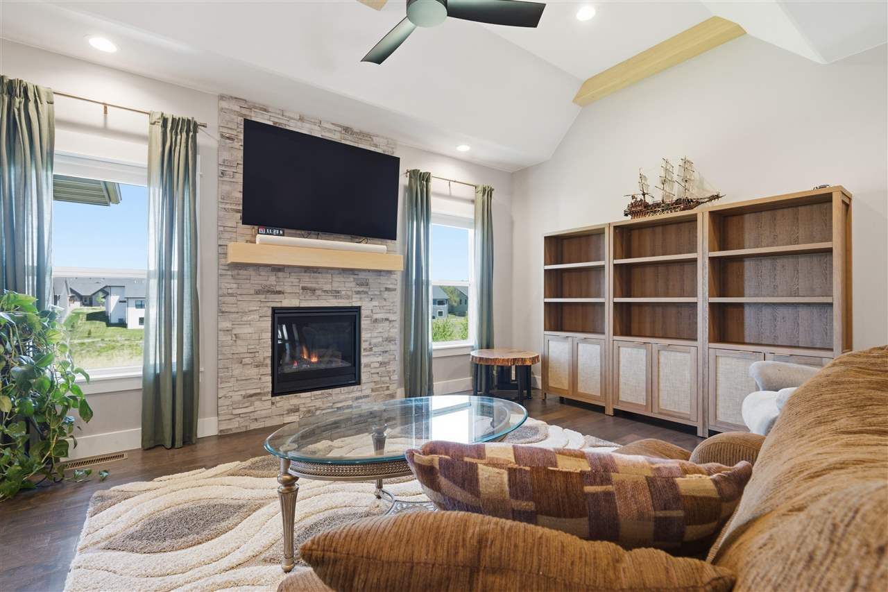 1180 Salm Dr