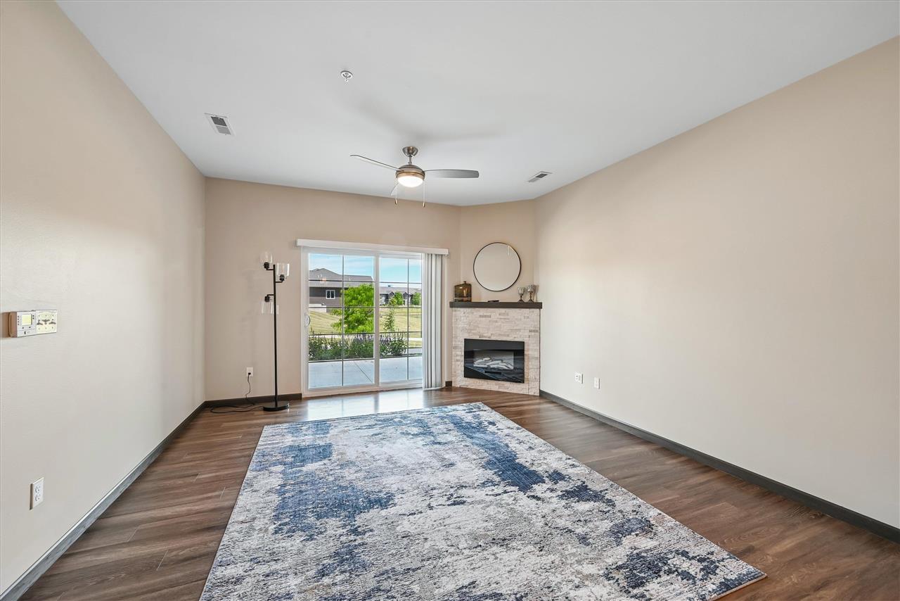 2871 Spring Rose Circle Unit: #109