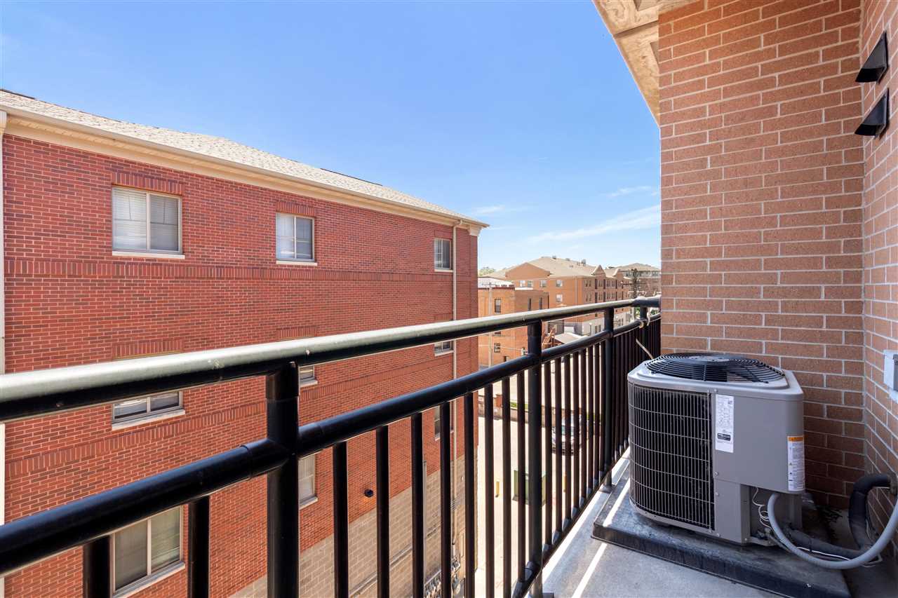 332 S Linn Street Unit: 314