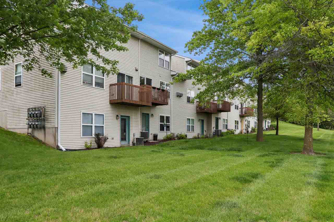 1003-1049 Scott Park Drive Unit: 13 Total Units