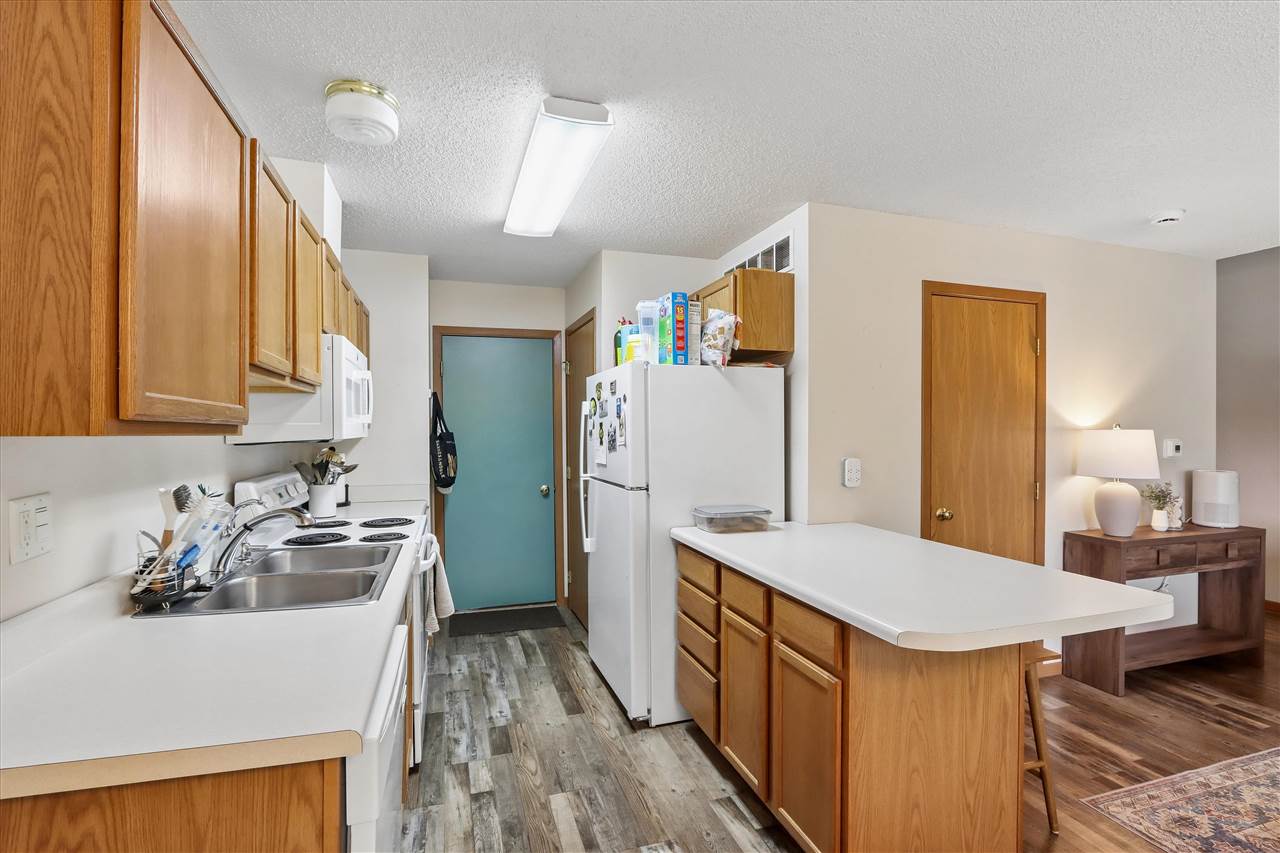 1003-1049 Scott Park Drive Unit: 13 Total Units