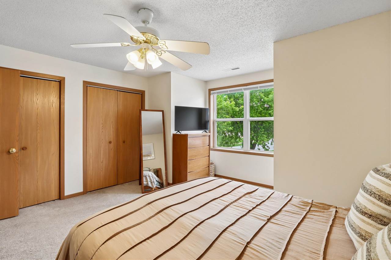 1003-1049 Scott Park Drive Unit: 13 Total Units