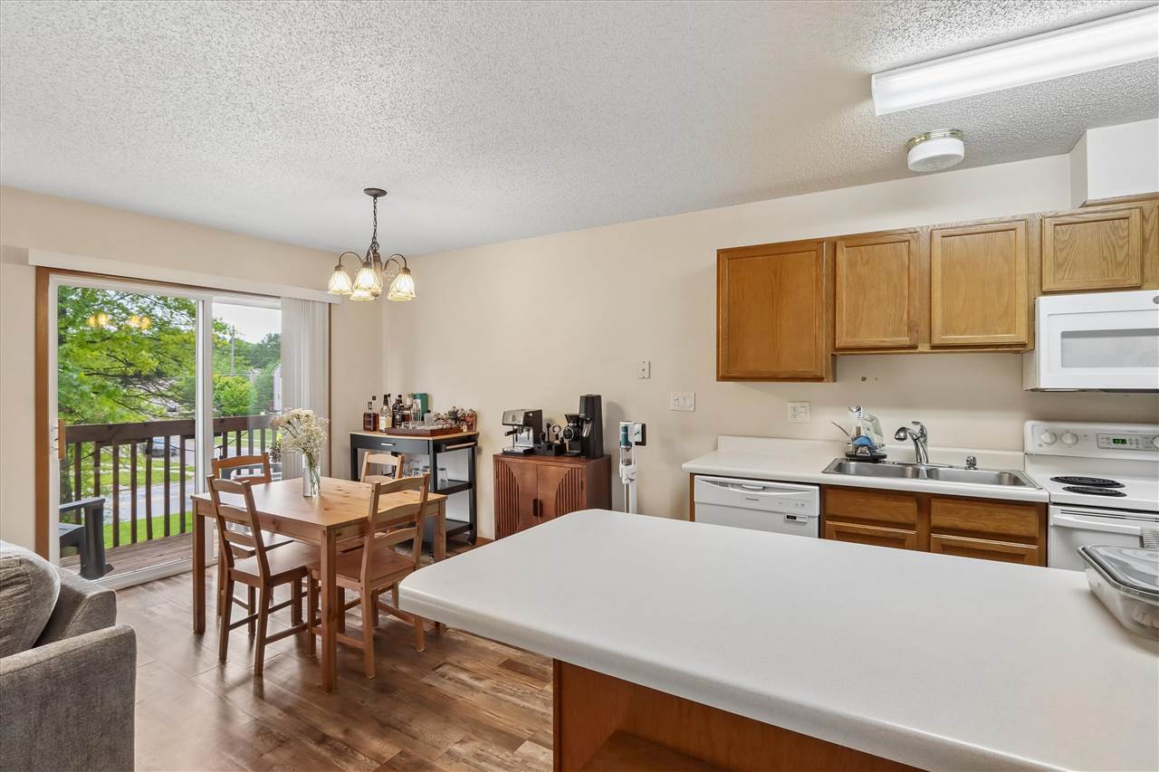 1003-1049 Scott Park Drive Unit: 13 Total Units
