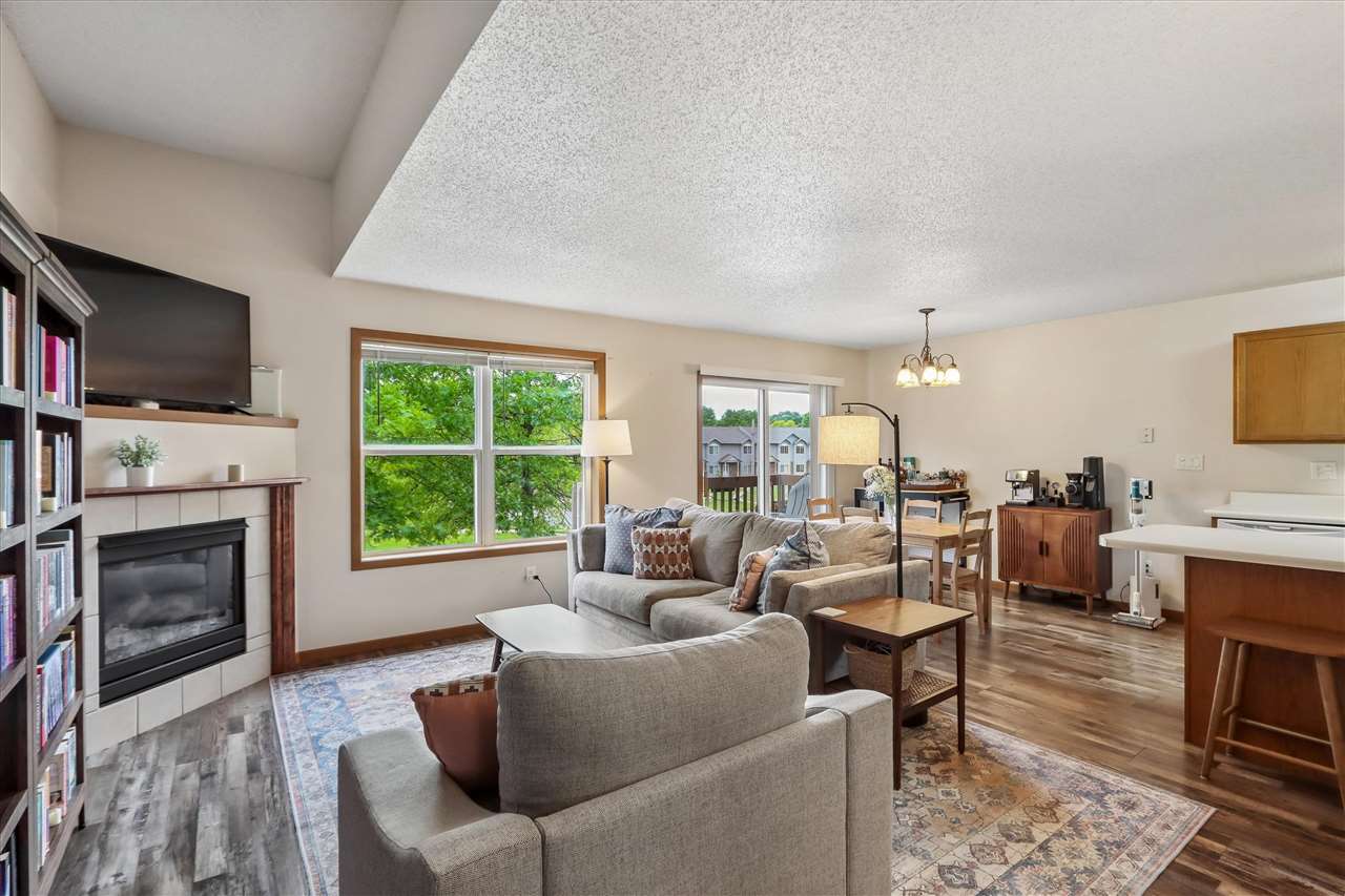 1003-1049 Scott Park Drive Unit: 13 Total Units