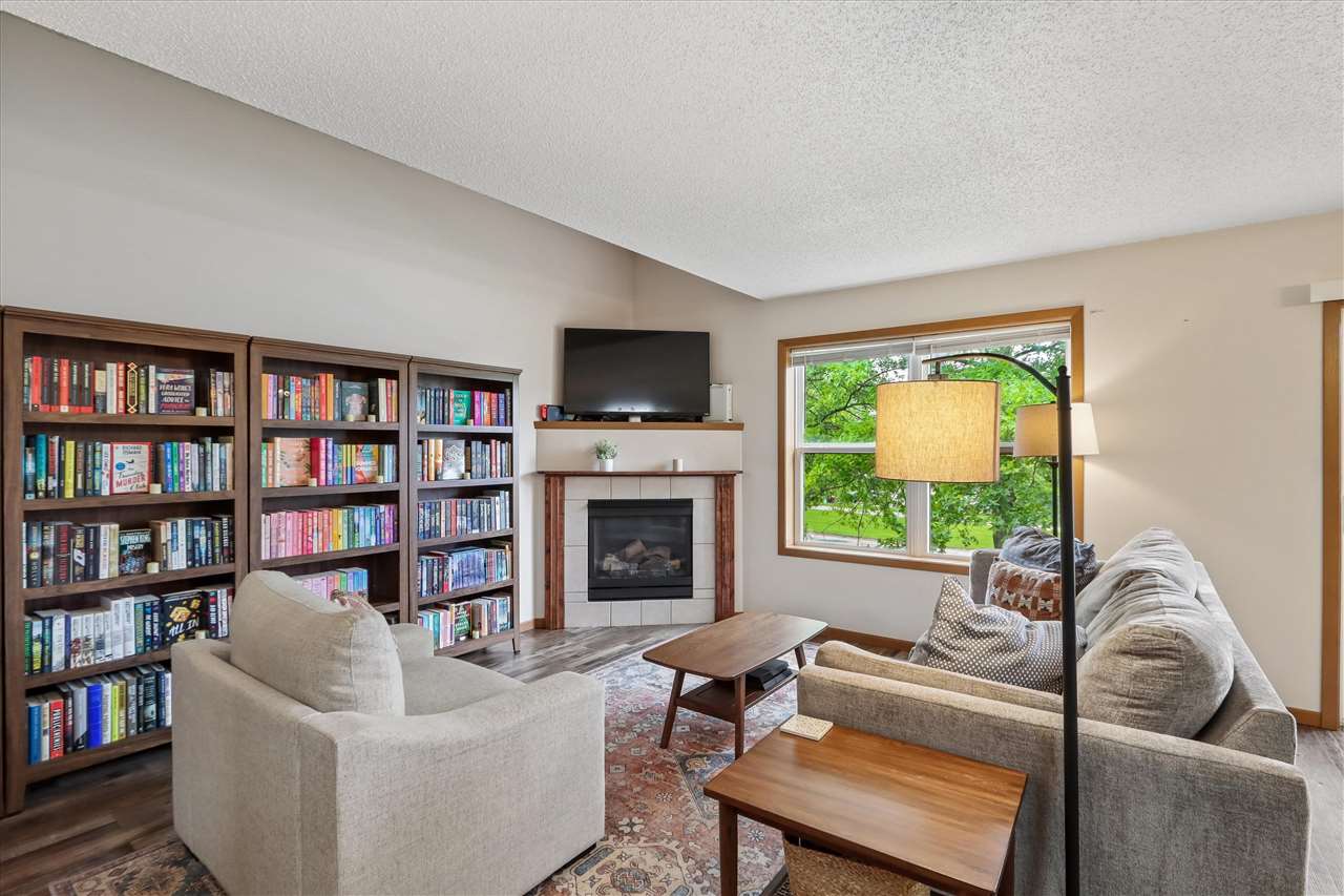 1003-1049 Scott Park Drive Unit: 13 Total Units